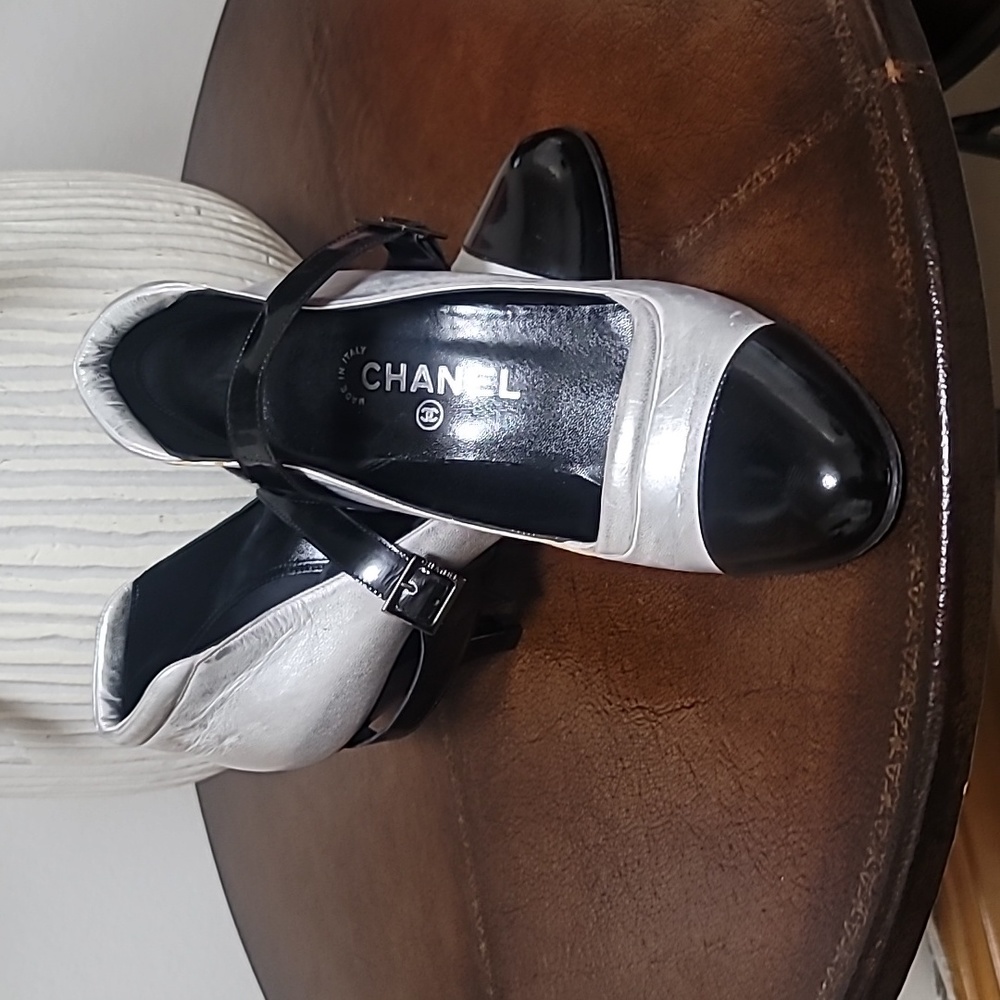 CHANEL GENUINE LEATHER MARY JANE METALLIC SILVER PUMP SIZE 37 "EXCELLENT COND" !